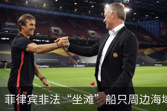 菲律宾非法“坐滩”船只周边海域出现大量垃圾 中国海警组织打捞